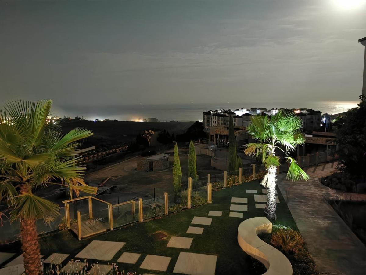 Seaside Serenity - Stylish Apartment With Spectacular Views Manilva Bagian luar foto