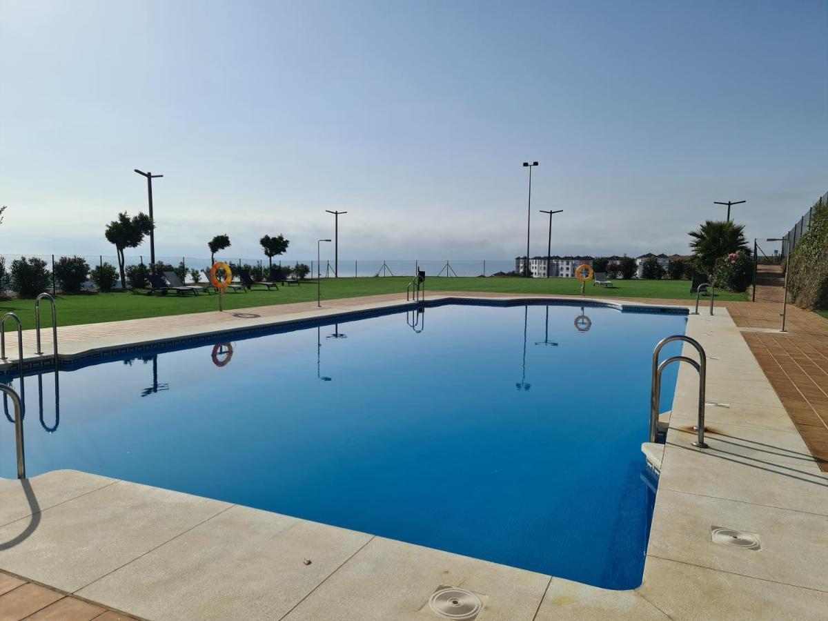 Seaside Serenity - Stylish Apartment With Spectacular Views Manilva Bagian luar foto