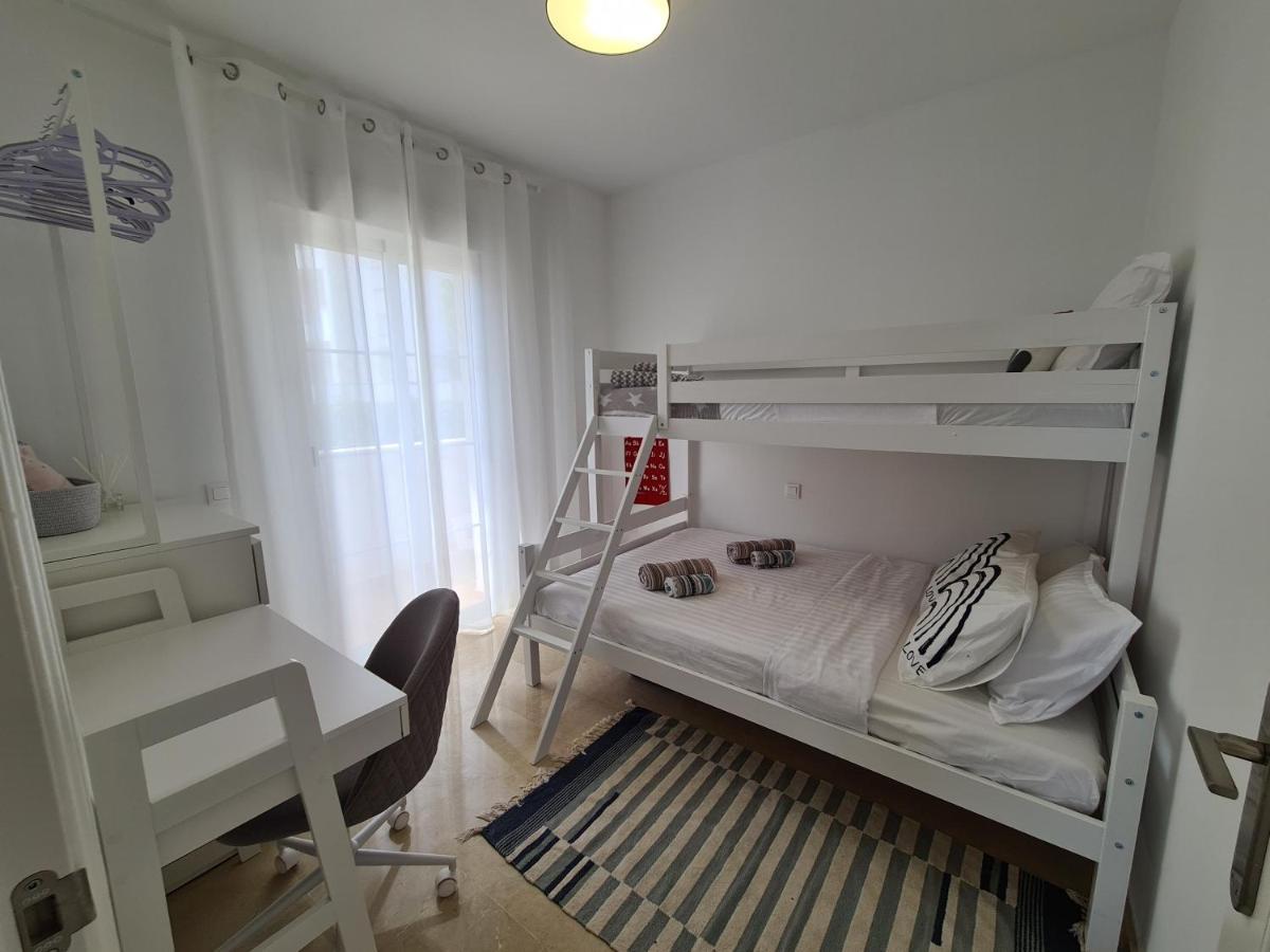 Seaside Serenity - Stylish Apartment With Spectacular Views Manilva Bagian luar foto