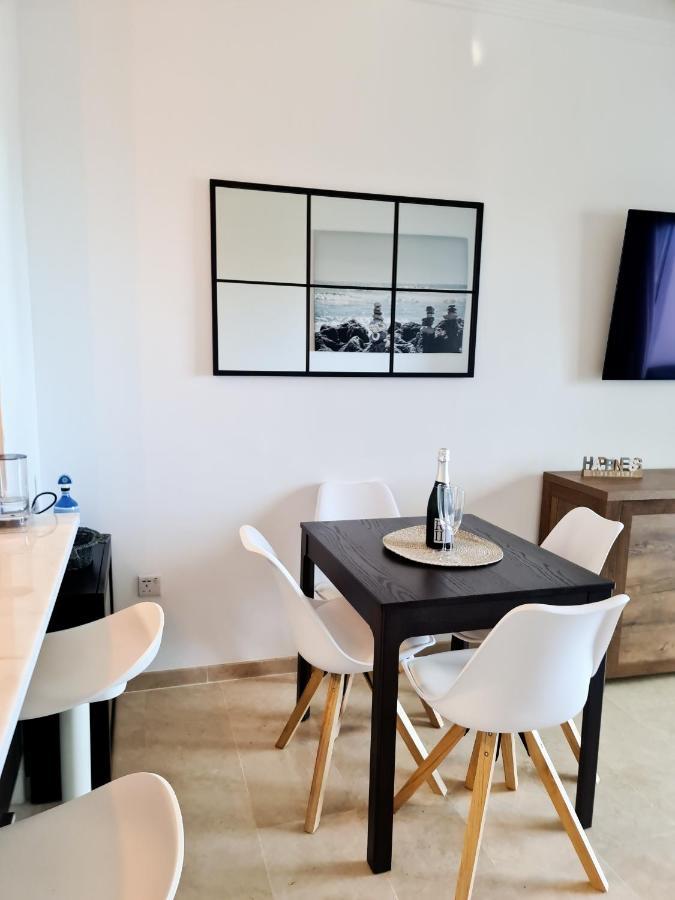 Seaside Serenity - Stylish Apartment With Spectacular Views Manilva Bagian luar foto