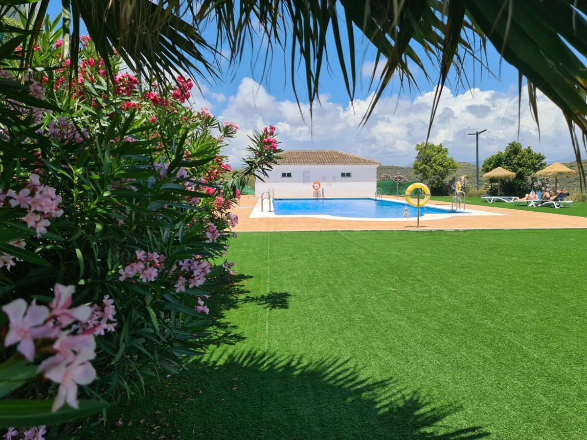 Seaside Serenity - Stylish Apartment With Spectacular Views Manilva Bagian luar foto