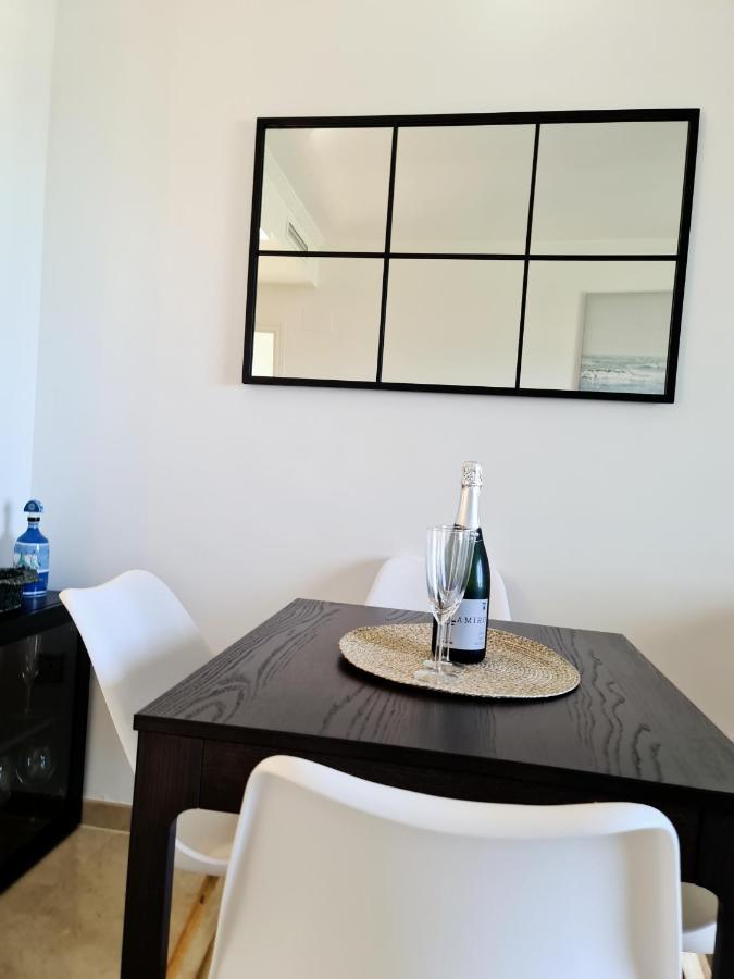Seaside Serenity - Stylish Apartment With Spectacular Views Manilva Bagian luar foto