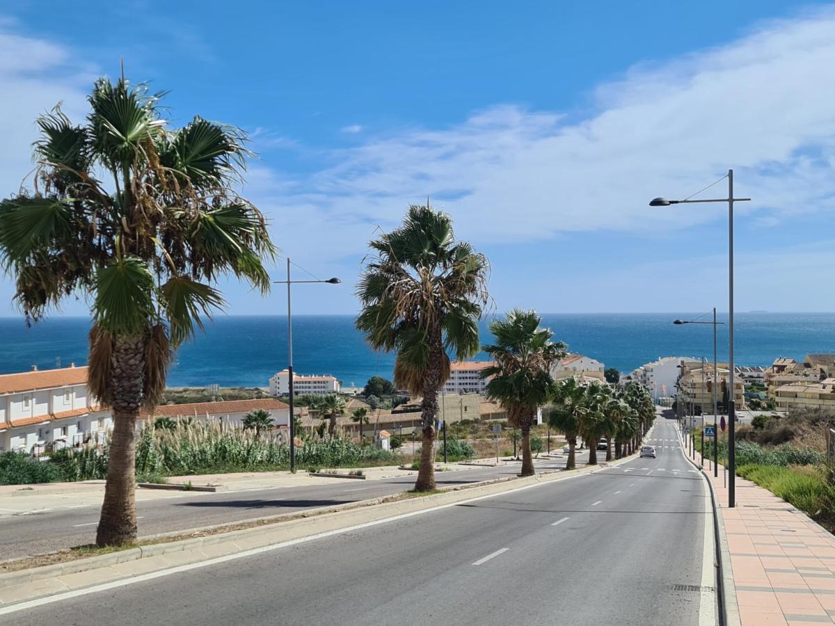 Seaside Serenity - Stylish Apartment With Spectacular Views Manilva Bagian luar foto