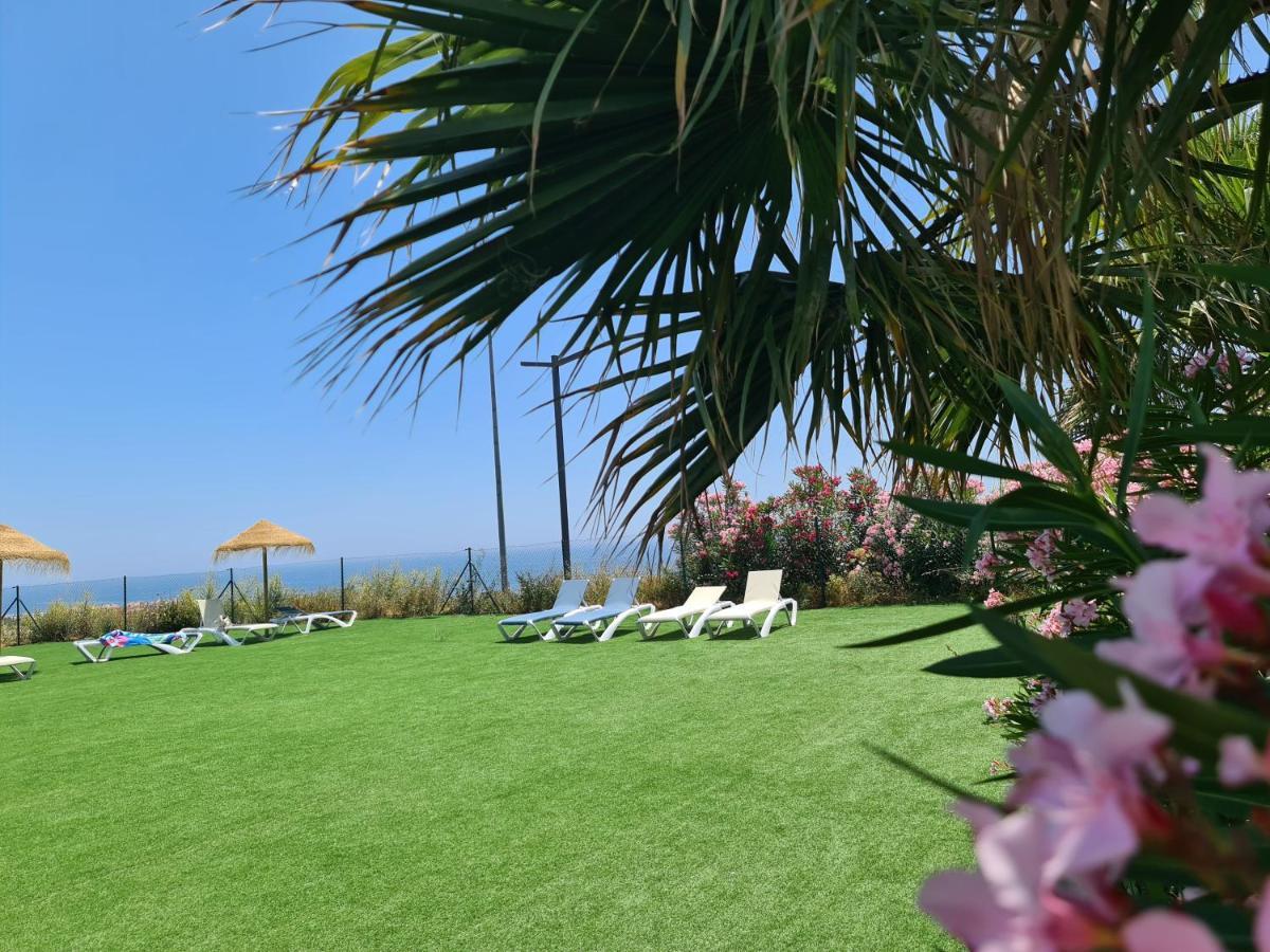 Seaside Serenity - Stylish Apartment With Spectacular Views Manilva Bagian luar foto