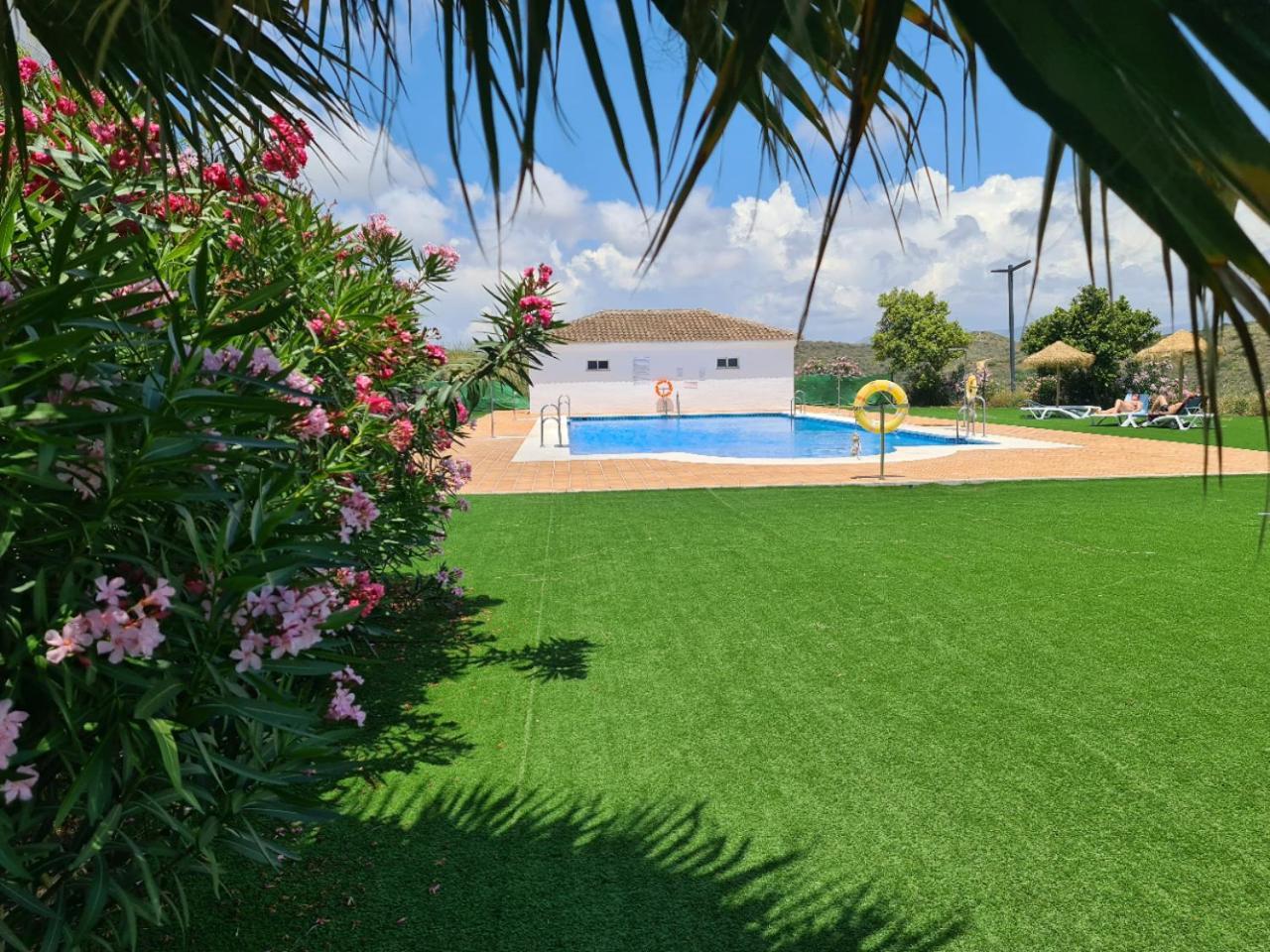 Seaside Serenity - Stylish Apartment With Spectacular Views Manilva Bagian luar foto