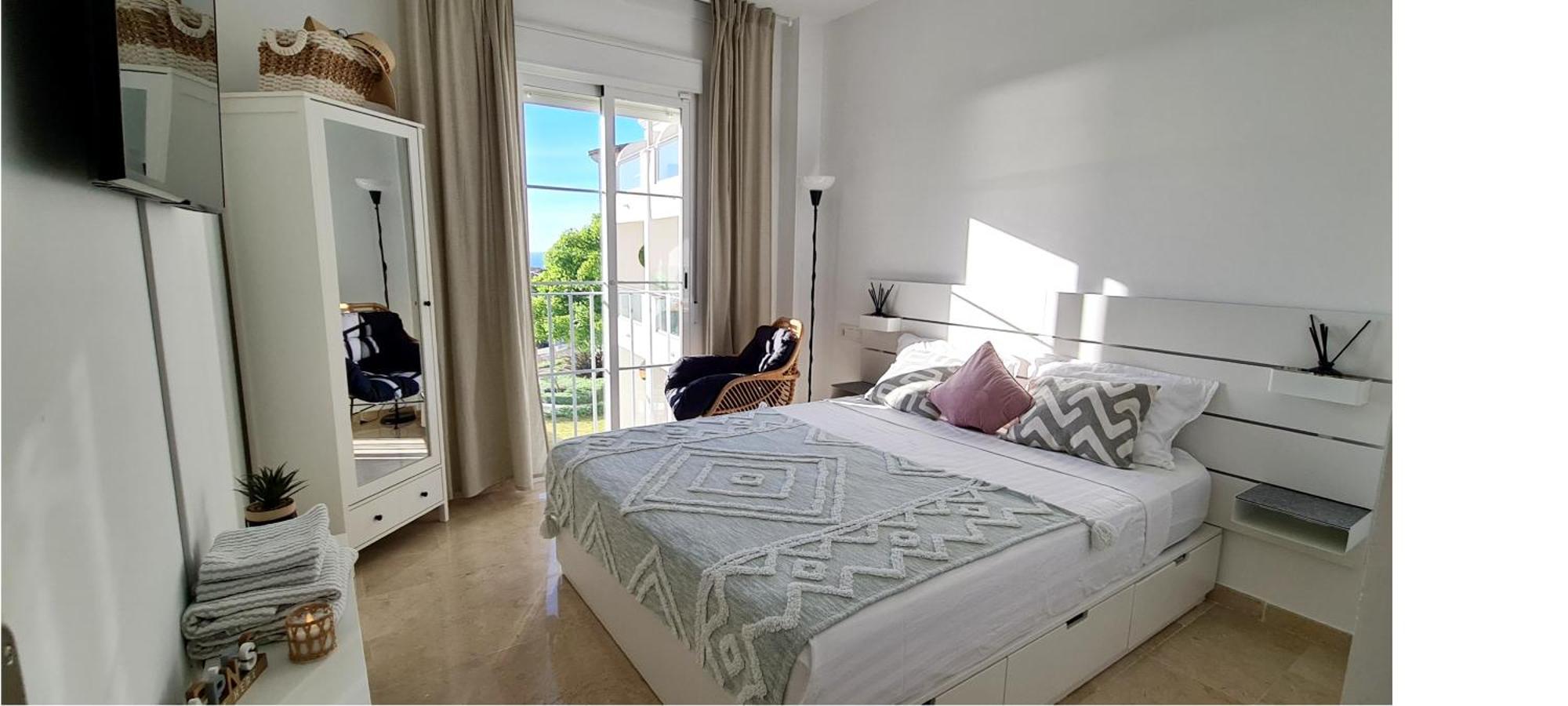 Seaside Serenity - Stylish Apartment With Spectacular Views Manilva Bagian luar foto