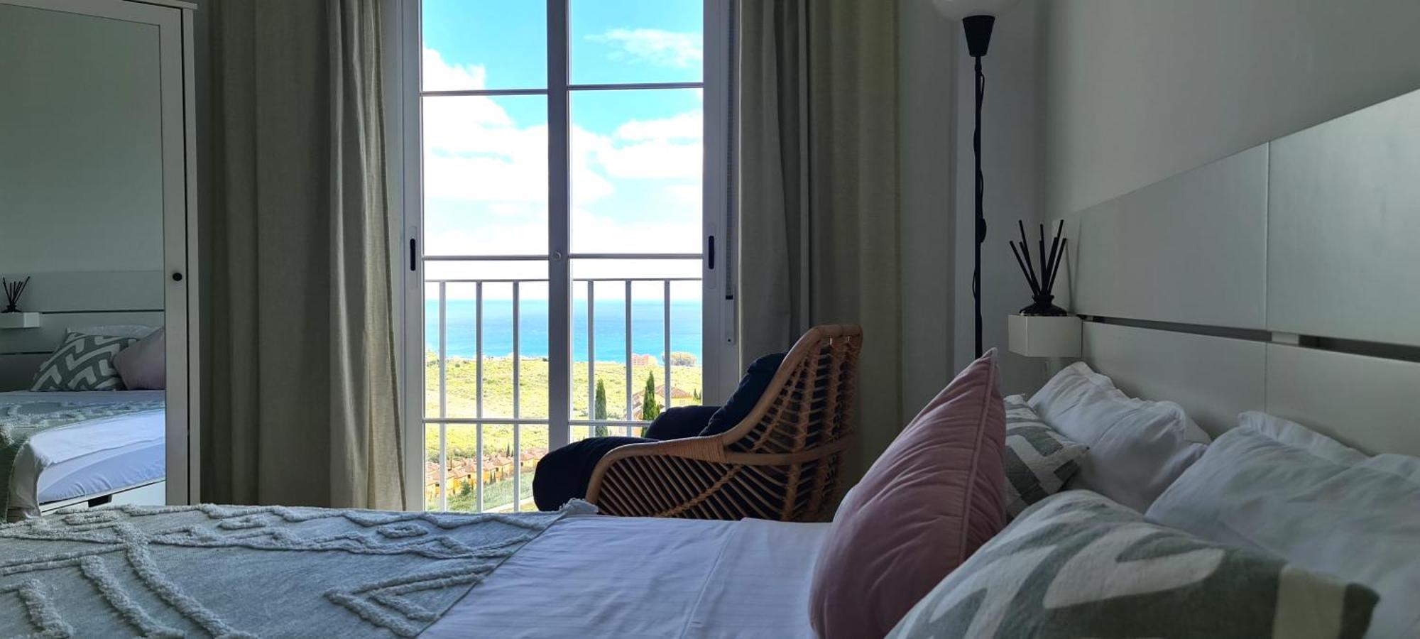 Seaside Serenity - Stylish Apartment With Spectacular Views Manilva Bagian luar foto