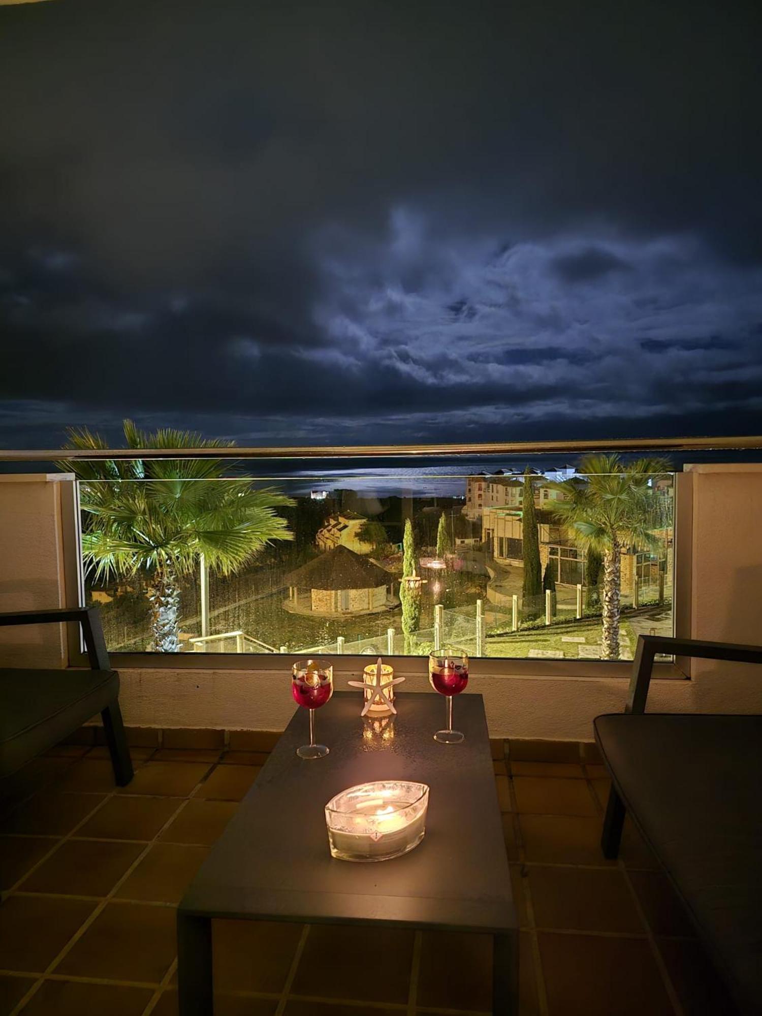 Seaside Serenity - Stylish Apartment With Spectacular Views Manilva Bagian luar foto