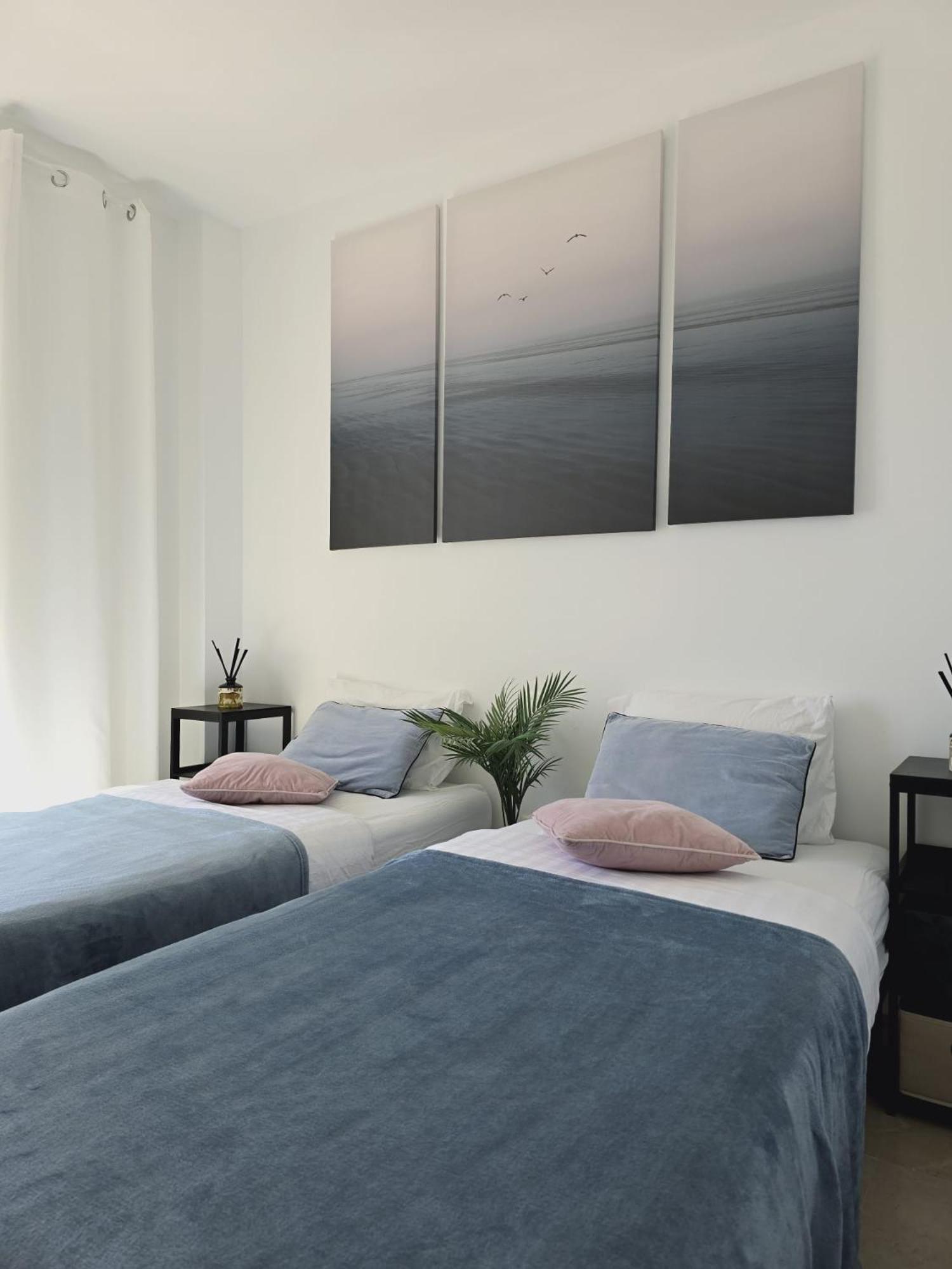 Seaside Serenity - Stylish Apartment With Spectacular Views Manilva Bagian luar foto